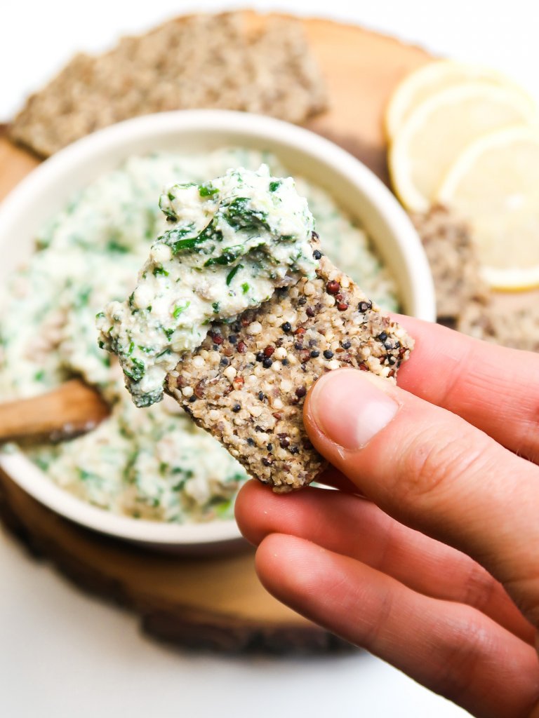 vegan-spinach-garlic-dip-with-cracker