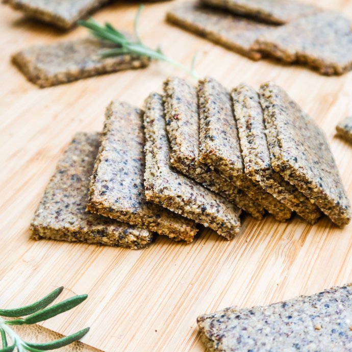 quinoa-tahini-crackers-vegan