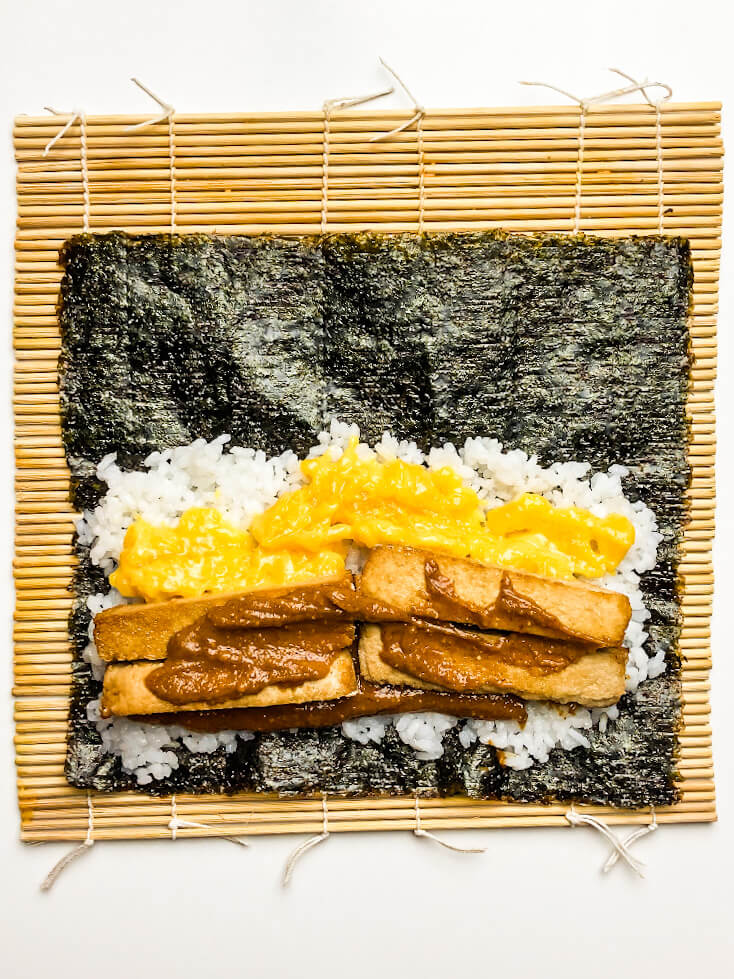vegan-sushi-roll-with-peanut-tofu
