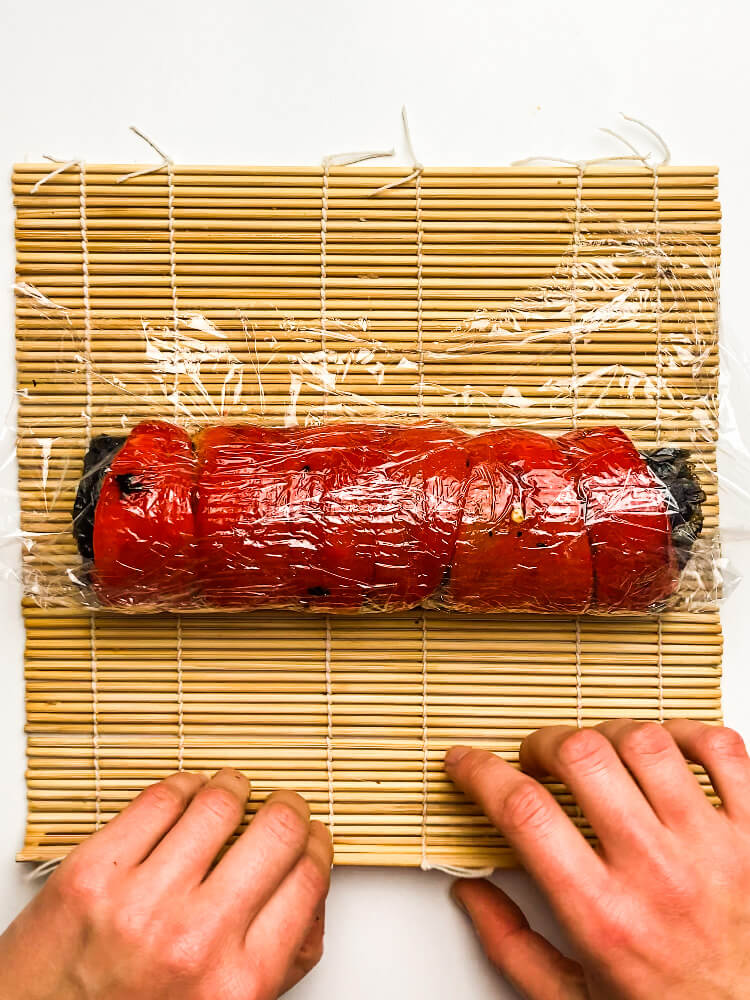 vegan-sushi-roll-with-red-peppers