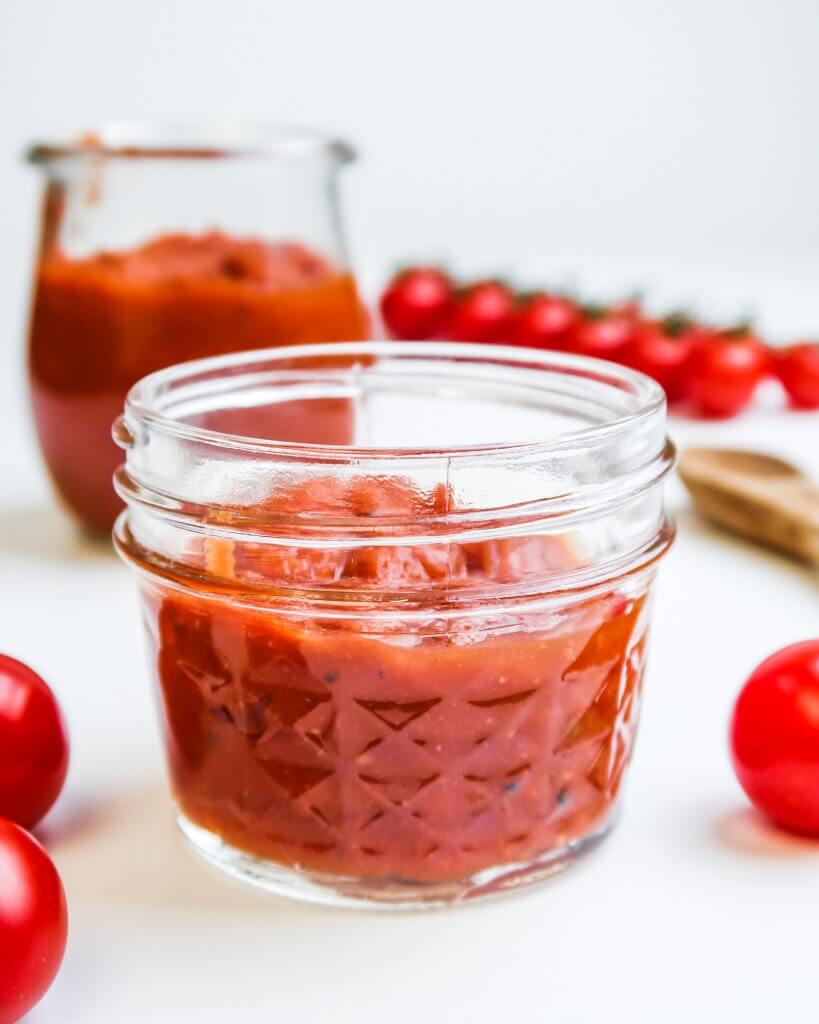 homemade-tomato-sauce-in-jar