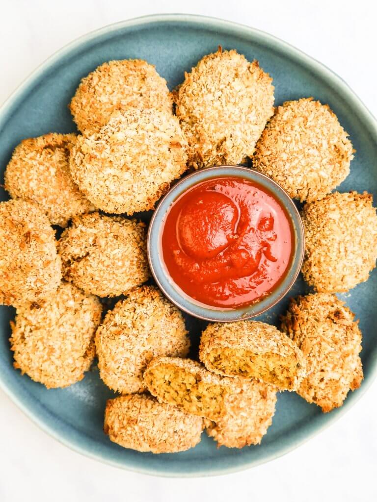 vegan-chicken-nuggets-with-ketchup